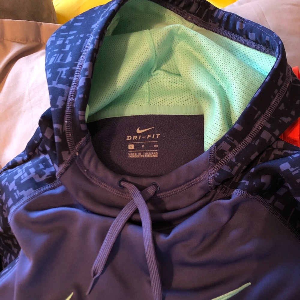 Nike Thermal Running Hoodie - Picture 5 of 5